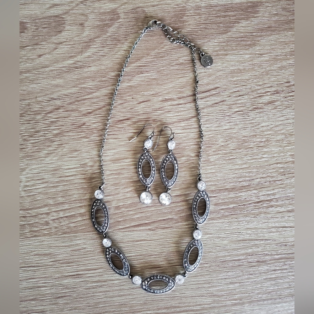 Liz Clairborne necklace & earrings set